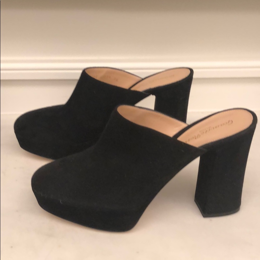 NEVER WORN!!! Gianvito Rossi suede 4.5” h mules